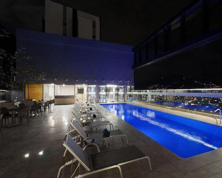 Piscina Hotel ESTELAR Square Medellín