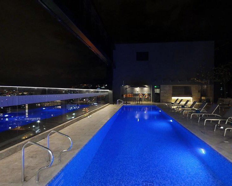 Piscina Hotel ESTELAR Square Medellín