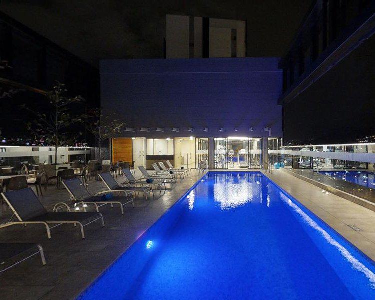 Piscina Hotel ESTELAR Square Medellín