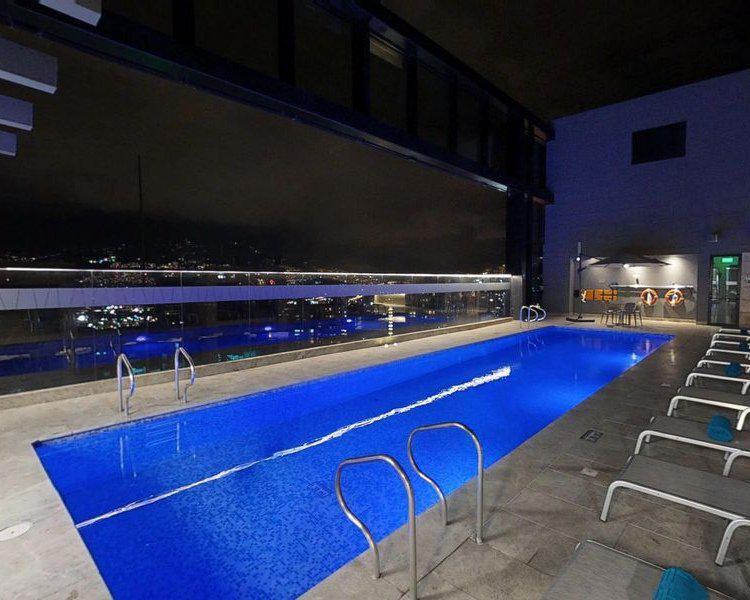 Piscina Hotel ESTELAR Square Medellín