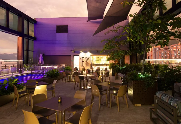 16 Sky Bar ESTELAR Square Colombia - Medellín 16 Sky Bar ESTELAR Square Colombia - Medellín